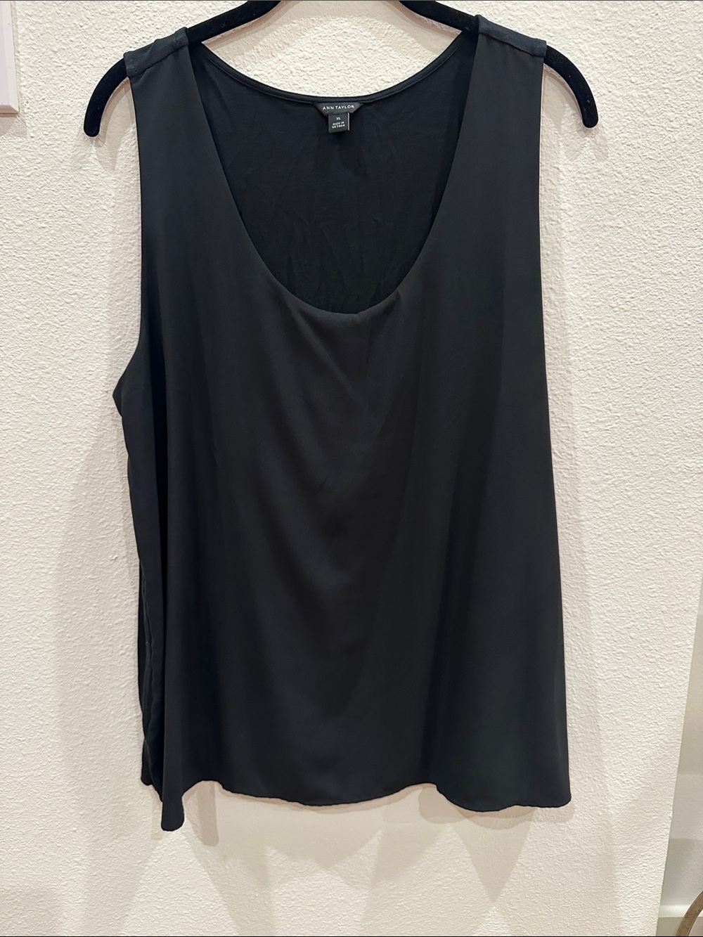 Ann Taylor Black Scoop Neck Tank